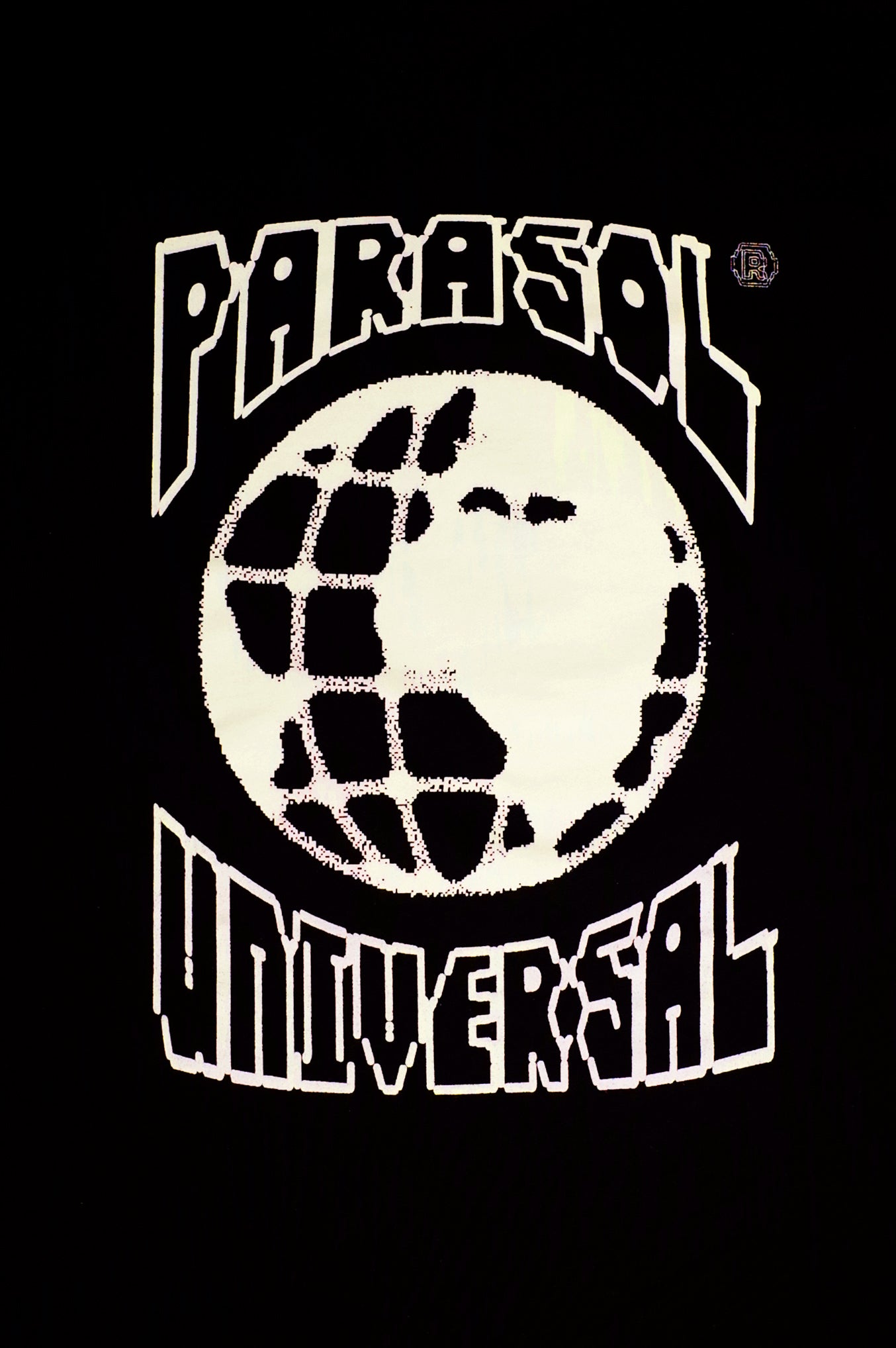 UNIVERSAL TEE