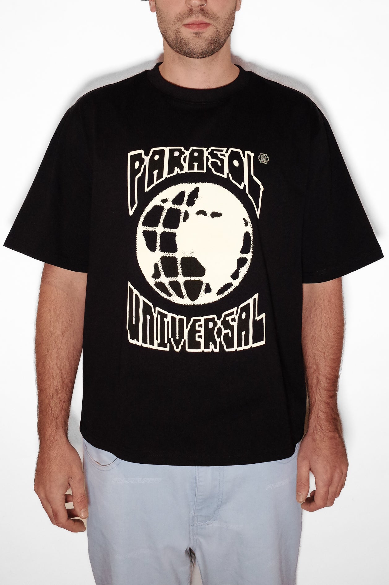 UNIVERSAL TEE